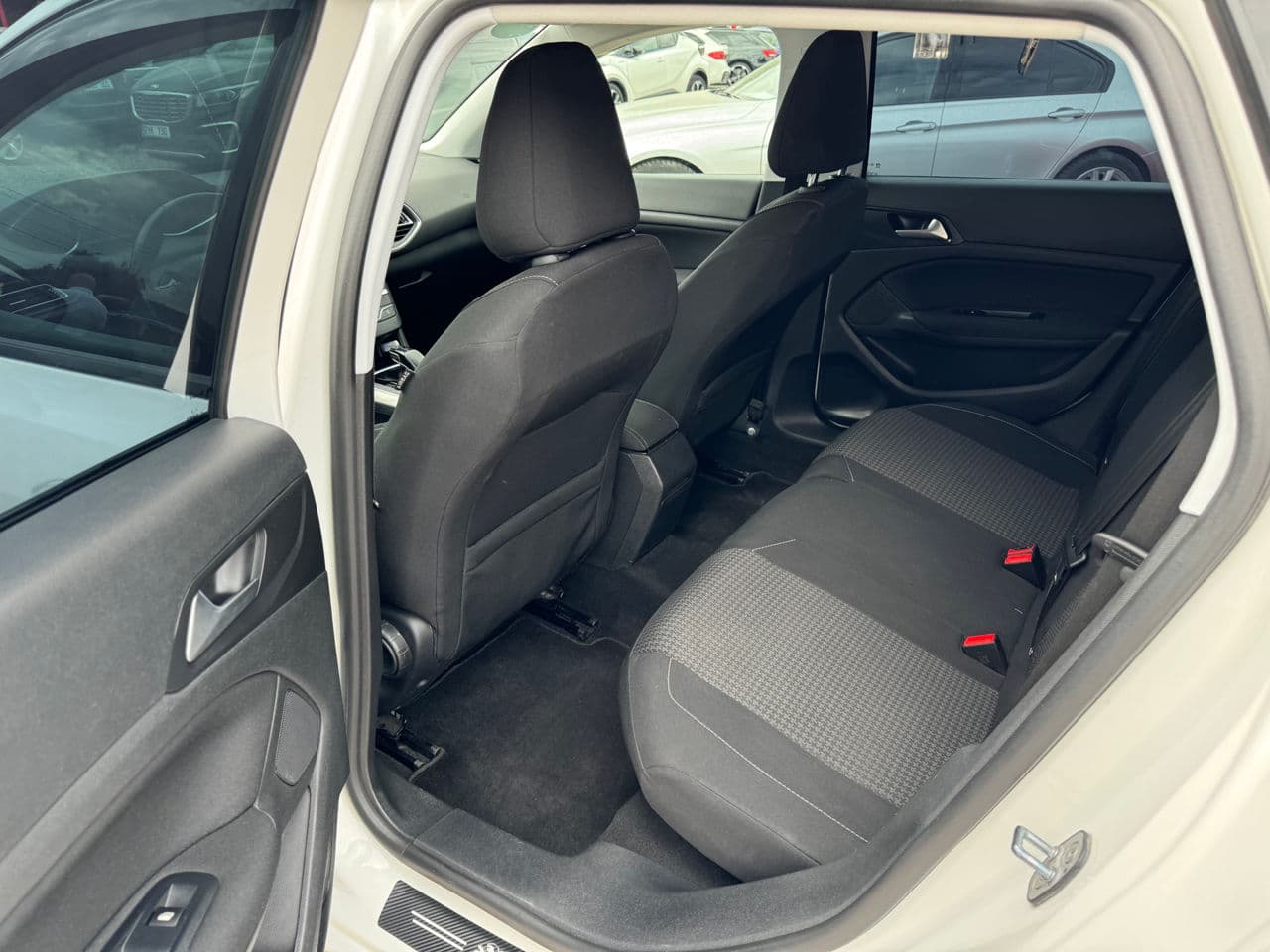 Peugeot 308 2018 — Миниатюра 19