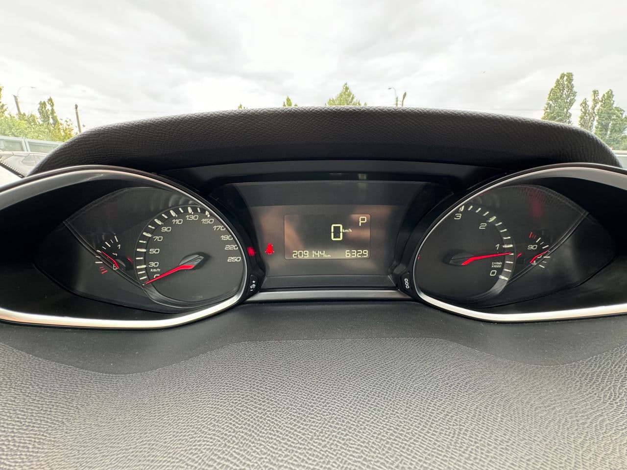 Peugeot 308 2018 — Миниатюра 10