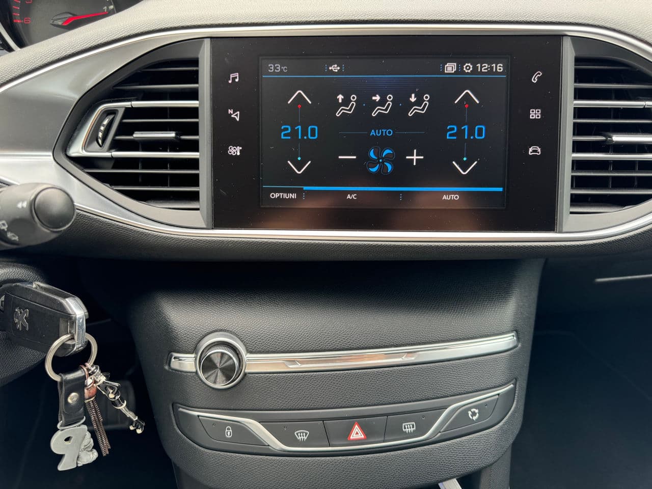Peugeot 308 2018 — Миниатюра 12