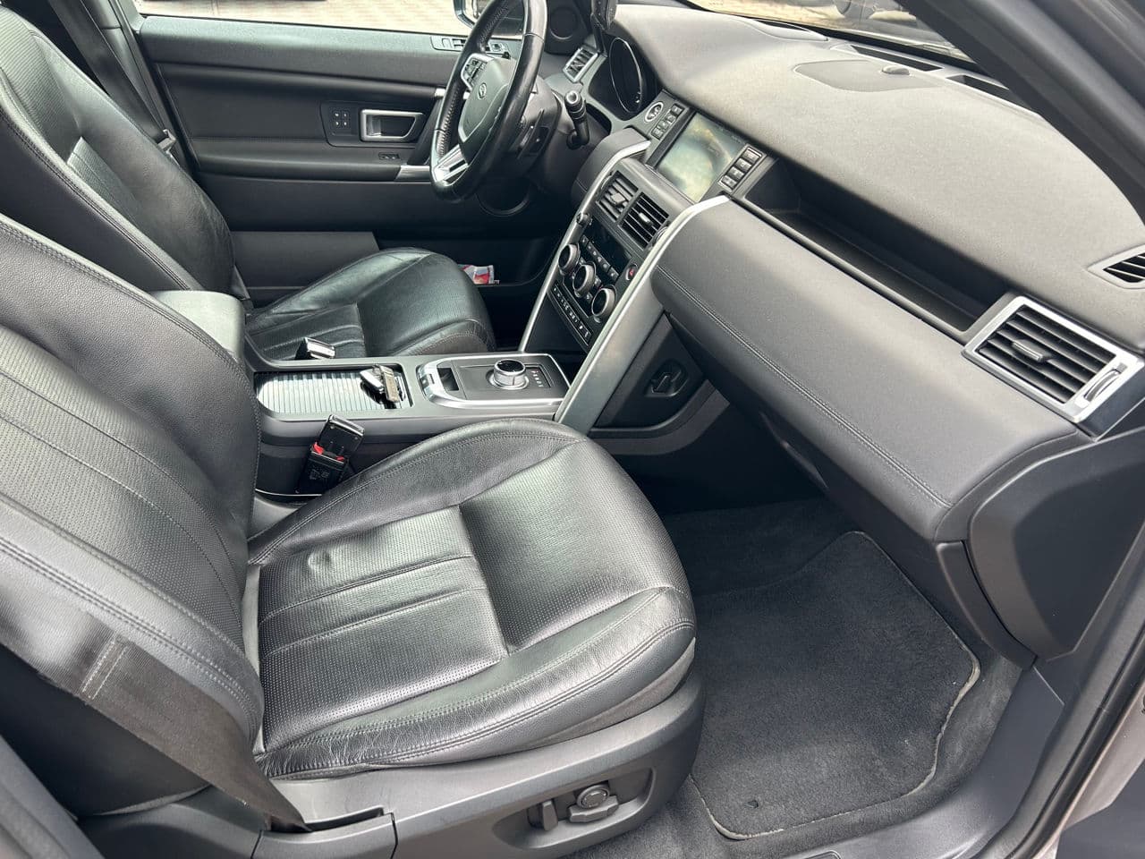 Land Rover Discovery Sport 2016 — Миниатюра 16