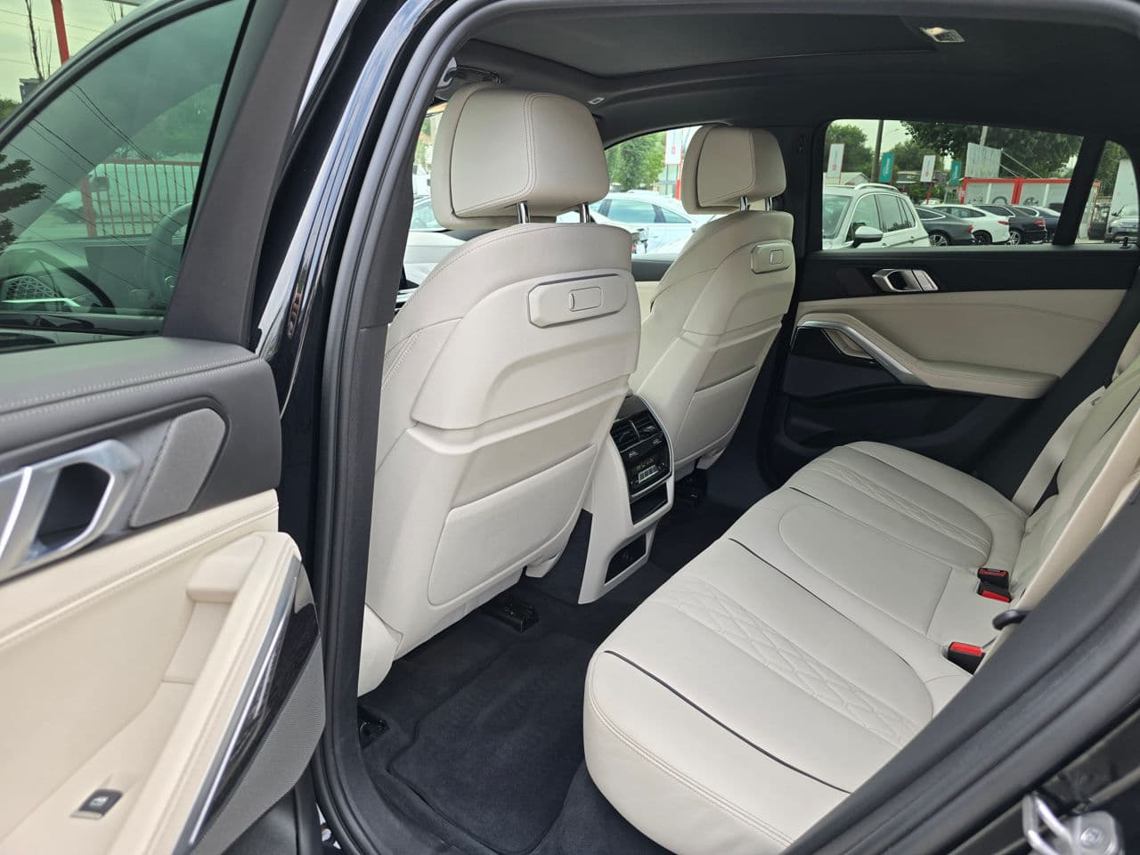 BMW X6 4.0i 2023 — Миниатюра 25