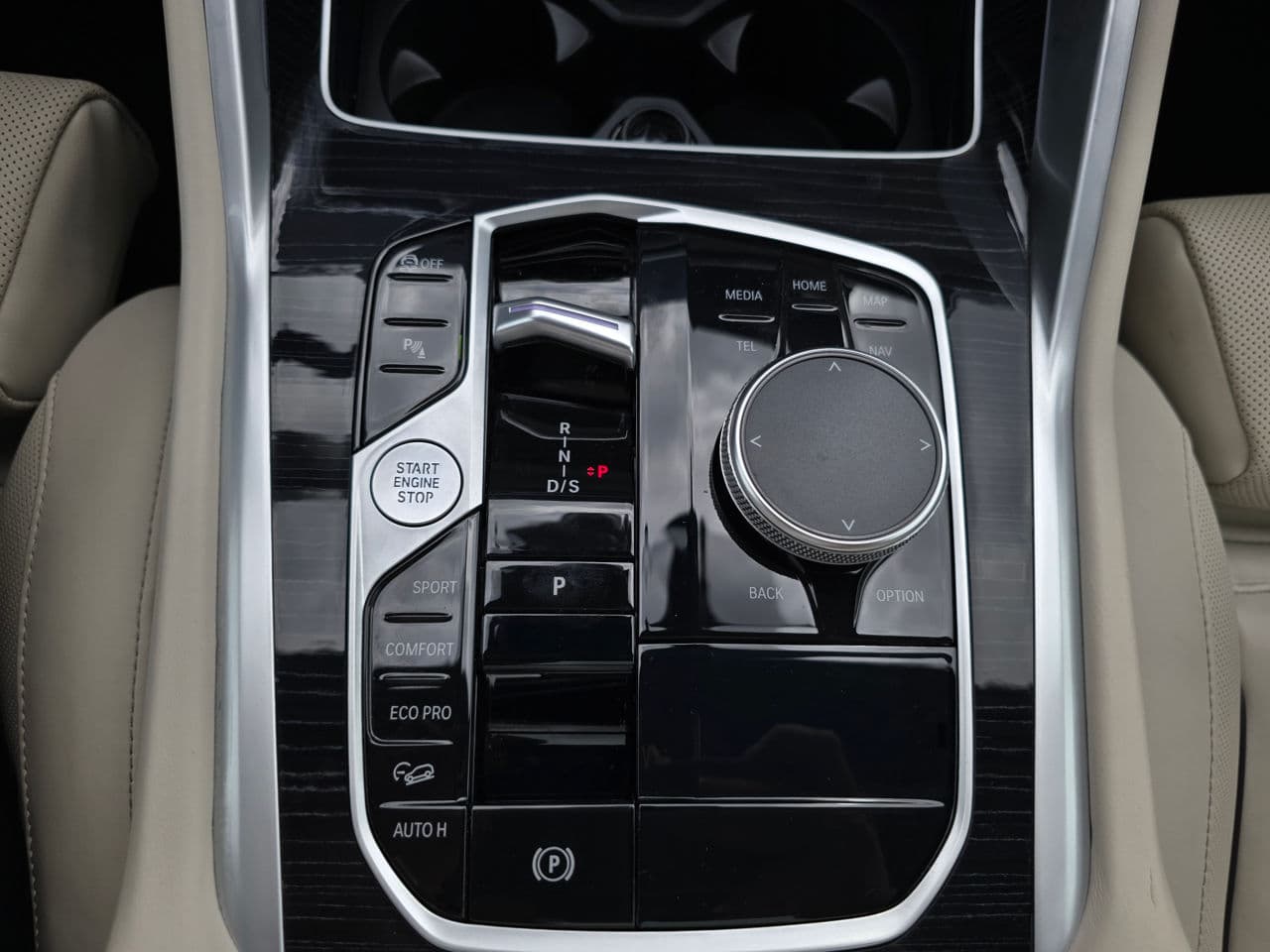BMW X6 4.0i 2023 — Миниатюра 18