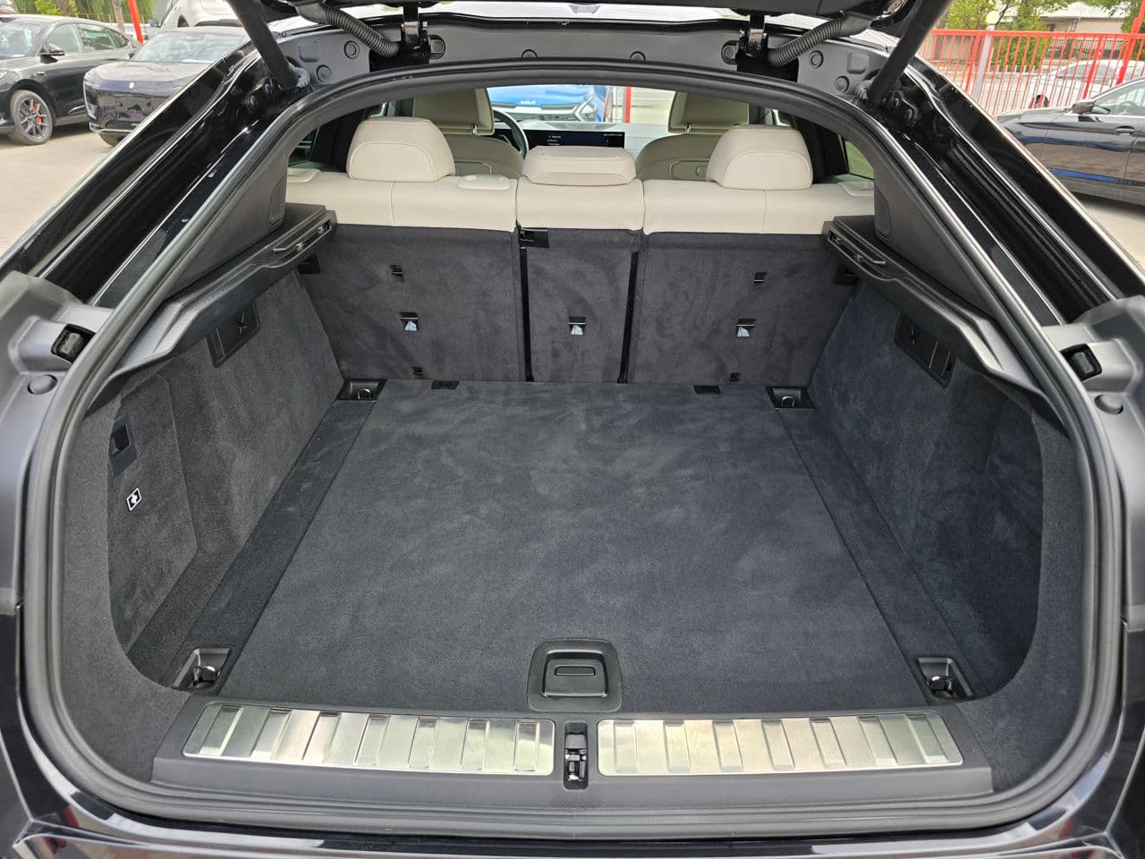 BMW X6 4.0i 2023 — Миниатюра 30