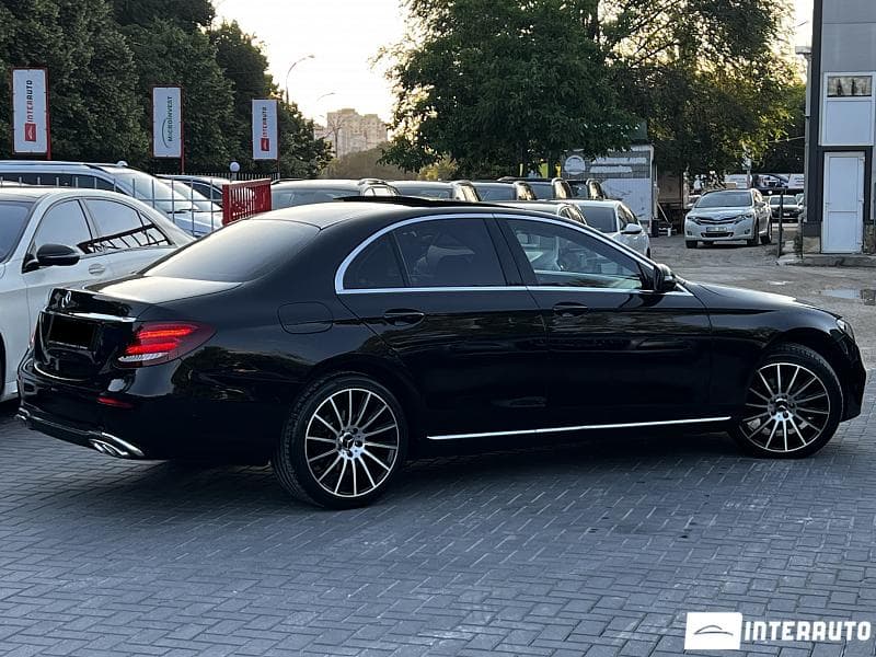 2017 Mercedes E 220 — Miniatură 3