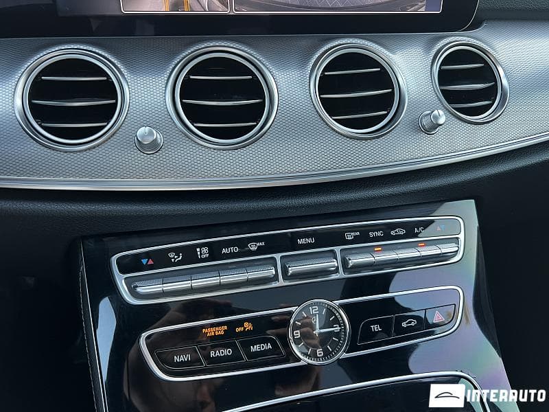 2017 Mercedes E 220 — Miniatură 11