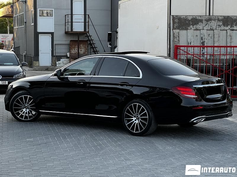 2017 Mercedes E 220 — Miniatură 2