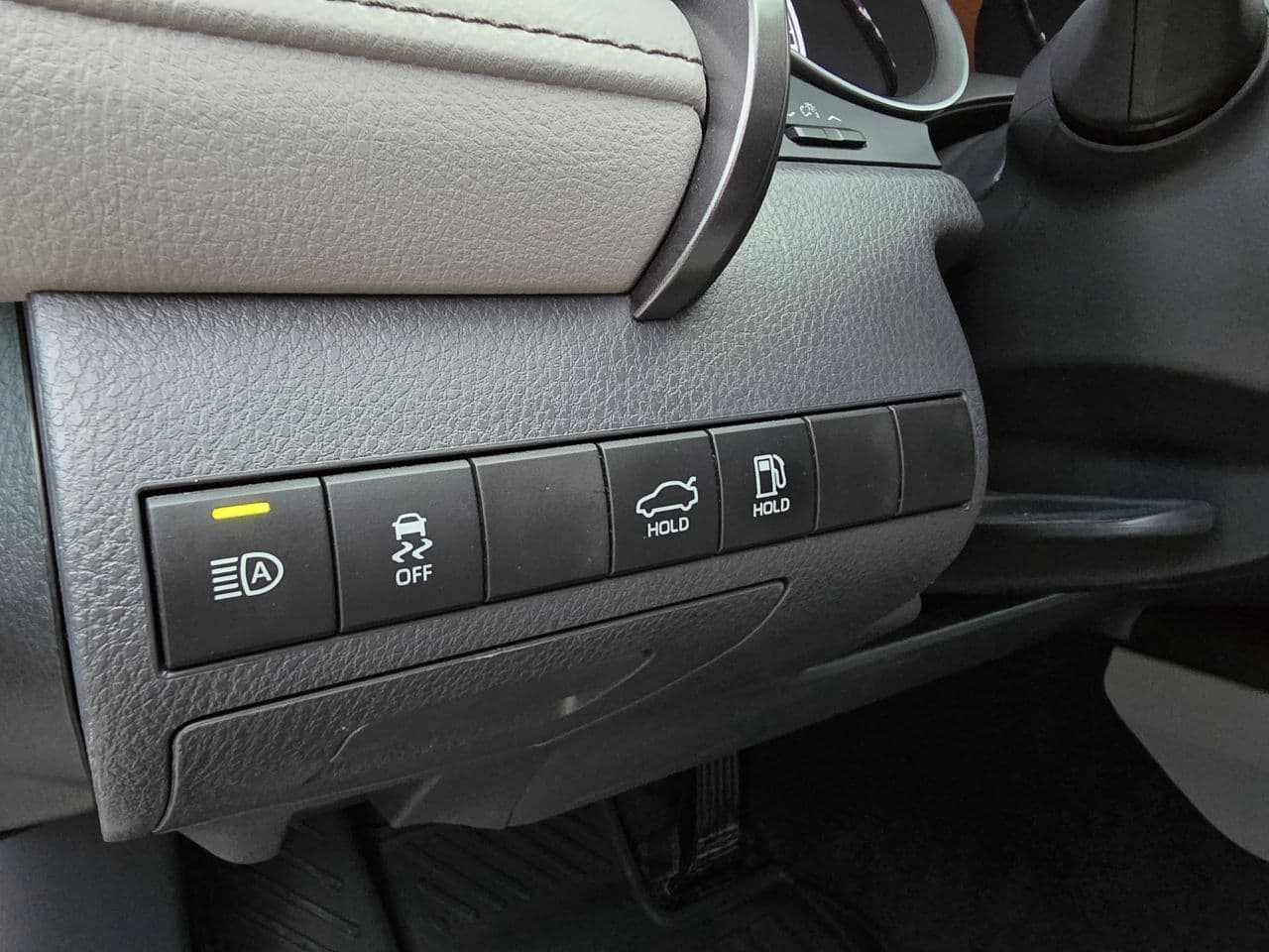 Toyota Camry 2023 — Миниатюра 8