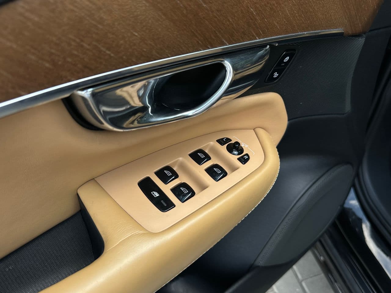 Volvo XC 90 2016 — Миниатюра 8