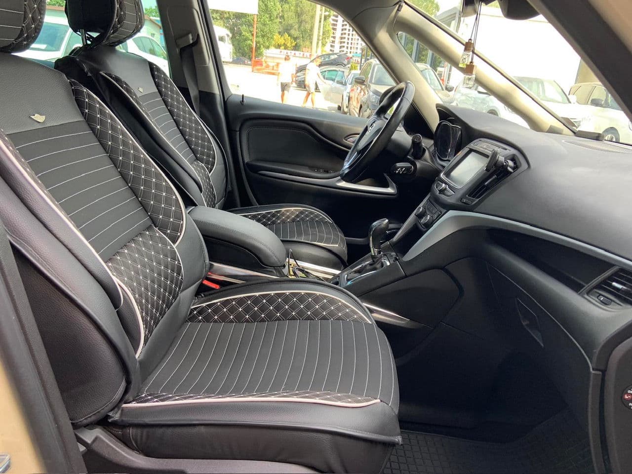 Opel Zafira 2018 — Миниатюра 10