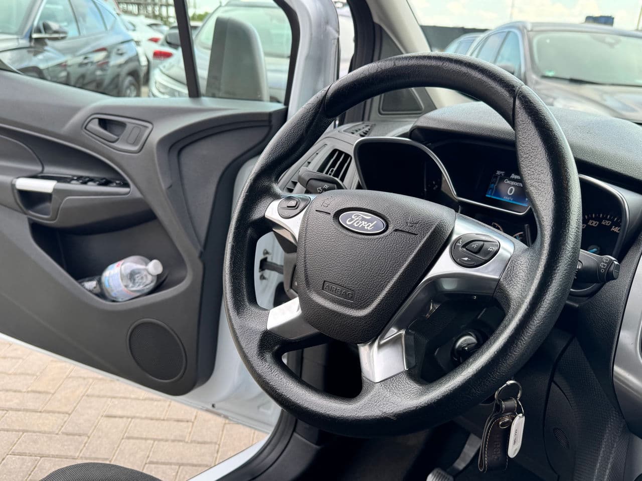 Ford Tourneo Connect 2017 — Миниатюра 7