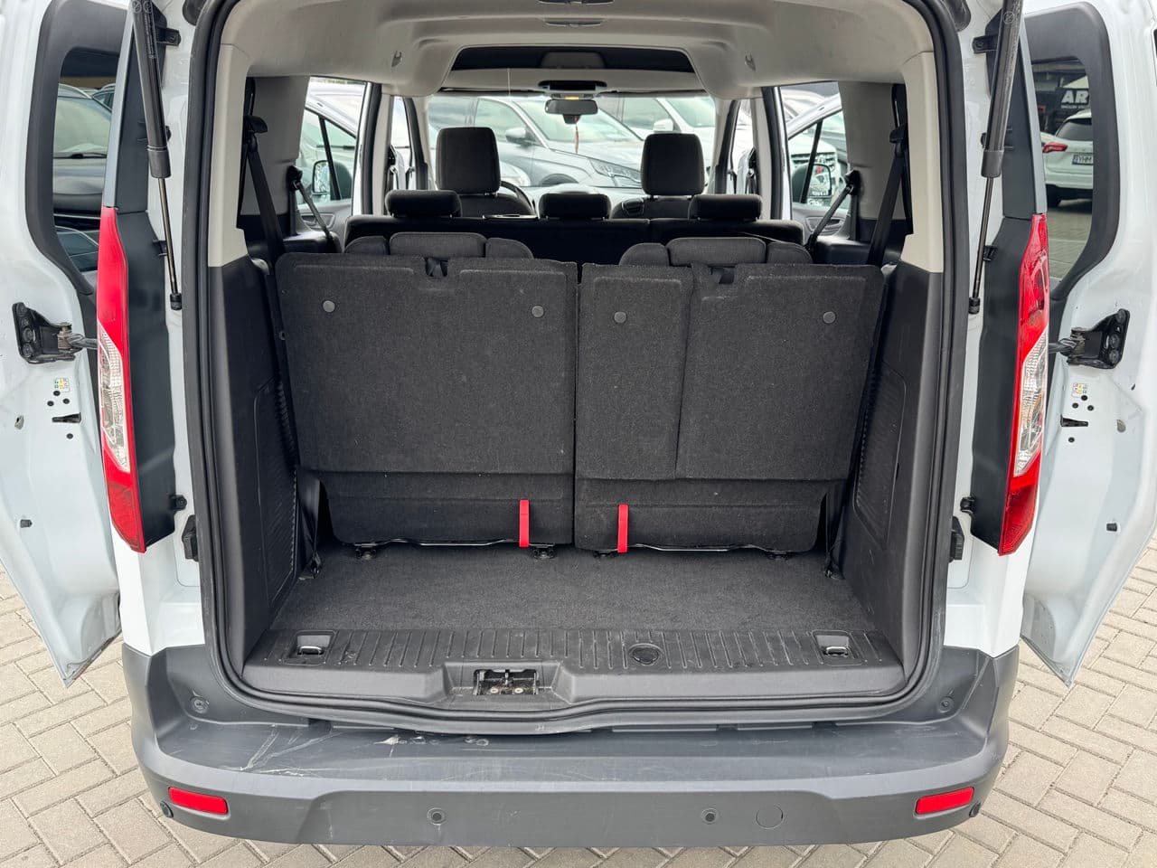 Ford Tourneo Connect 2017 — Миниатюра 15