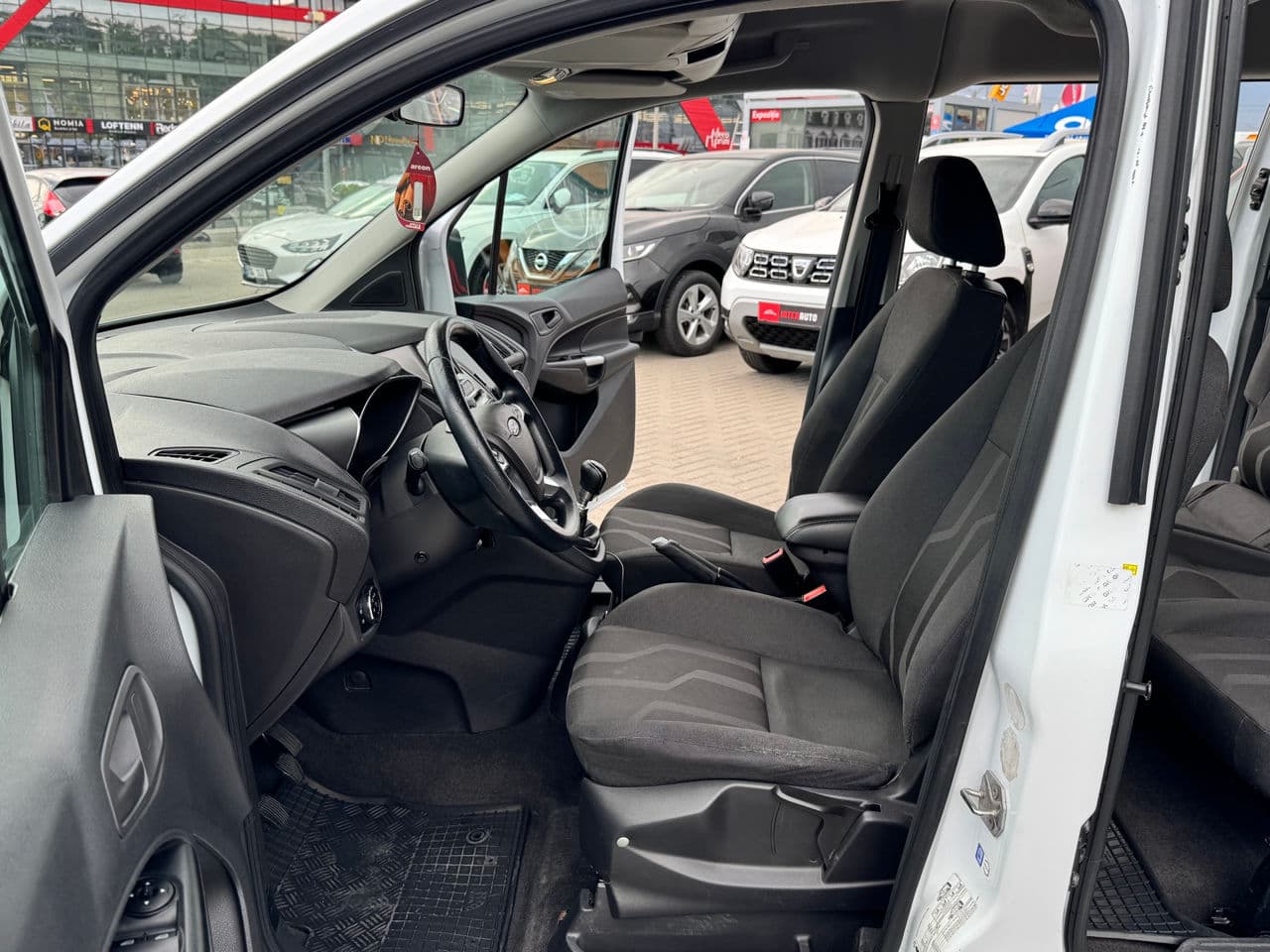 Ford Tourneo Connect 2017 — Миниатюра 5