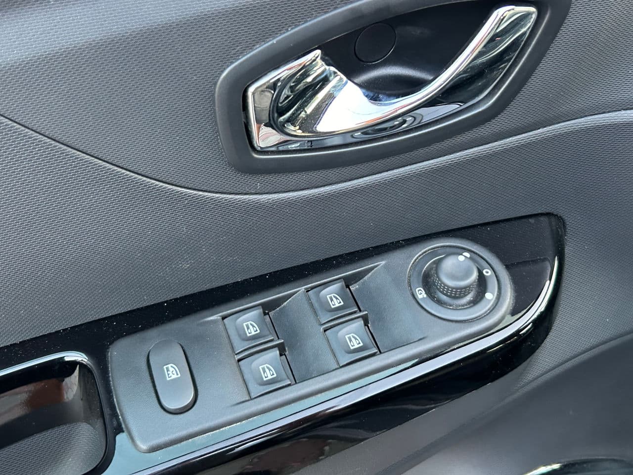 Renault Captur 2016 — Миниатюра 8