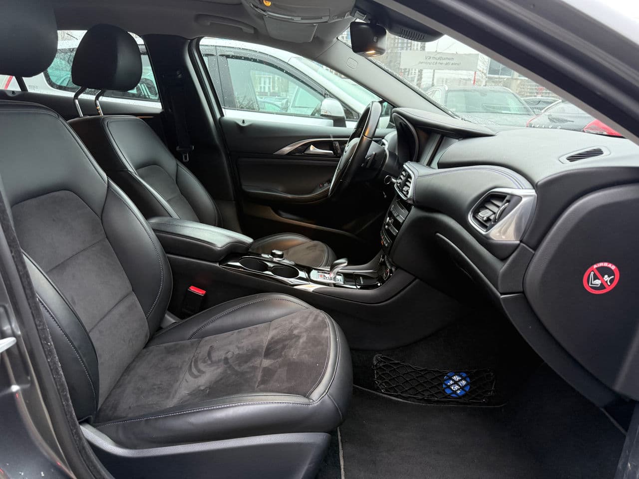 Infiniti Q30 2017 — Миниатюра 14