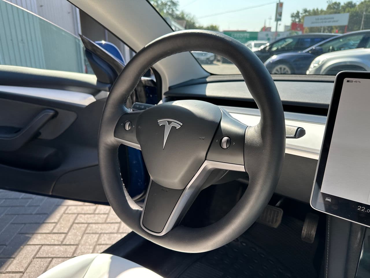Tesla Model 3 2022 — Миниатюра 7