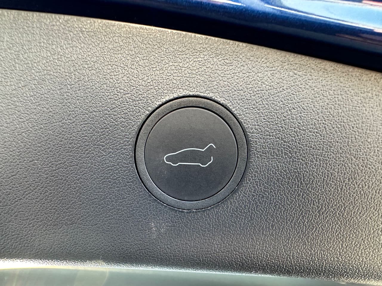 Tesla Model 3 2022 — Миниатюра 18
