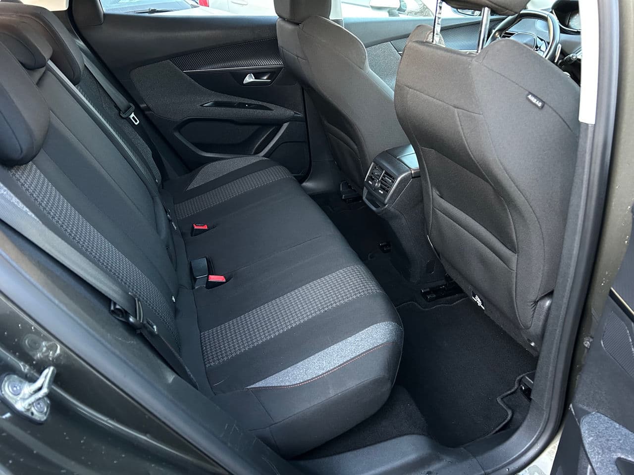 Peugeot 3008 2018 — Миниатюра 15