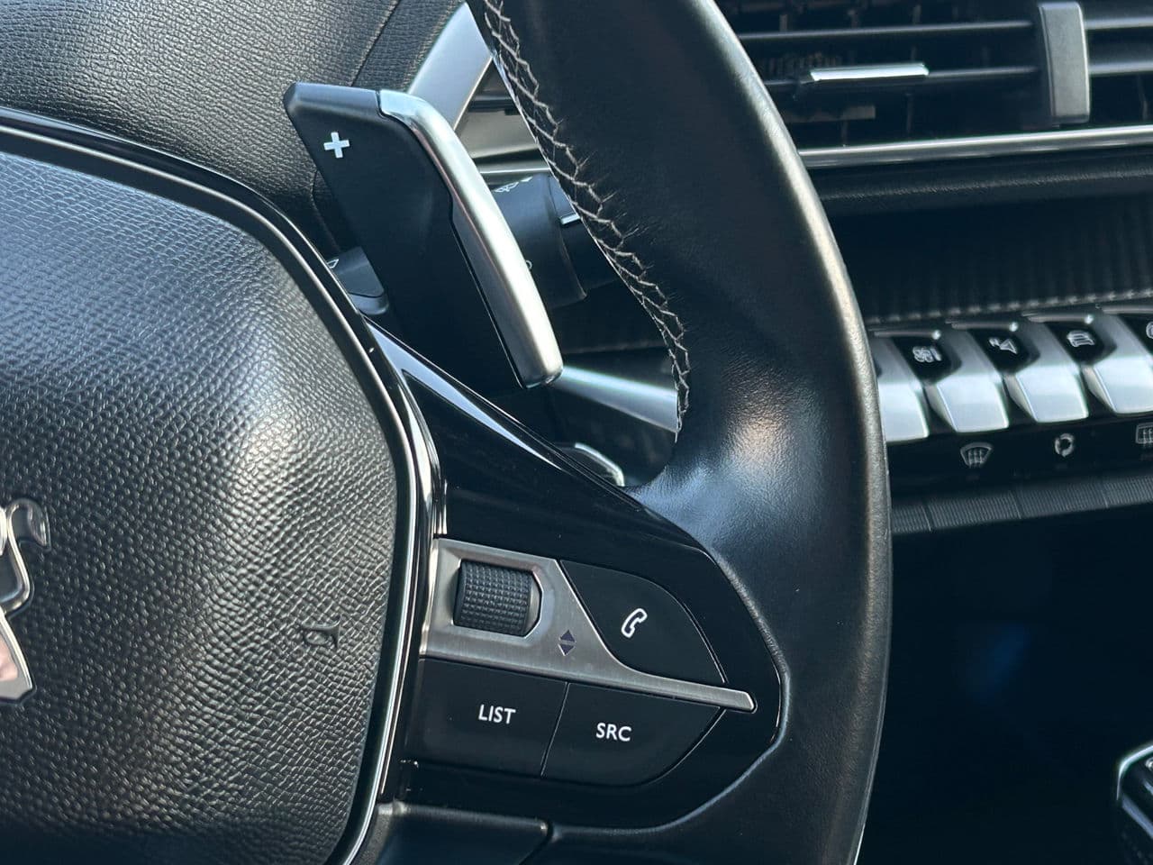 Peugeot 3008 2018 — Миниатюра 9