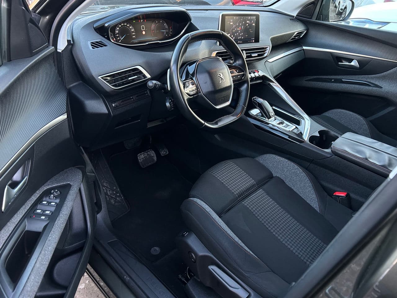 Peugeot 3008 2018 — Миниатюра 5