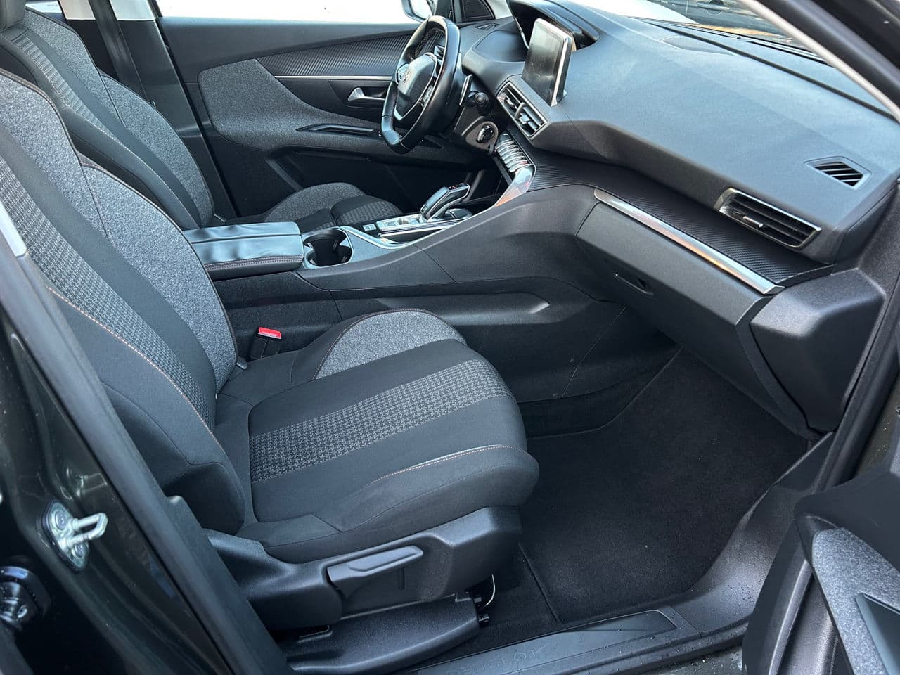 Peugeot 3008 2018 — Миниатюра 13