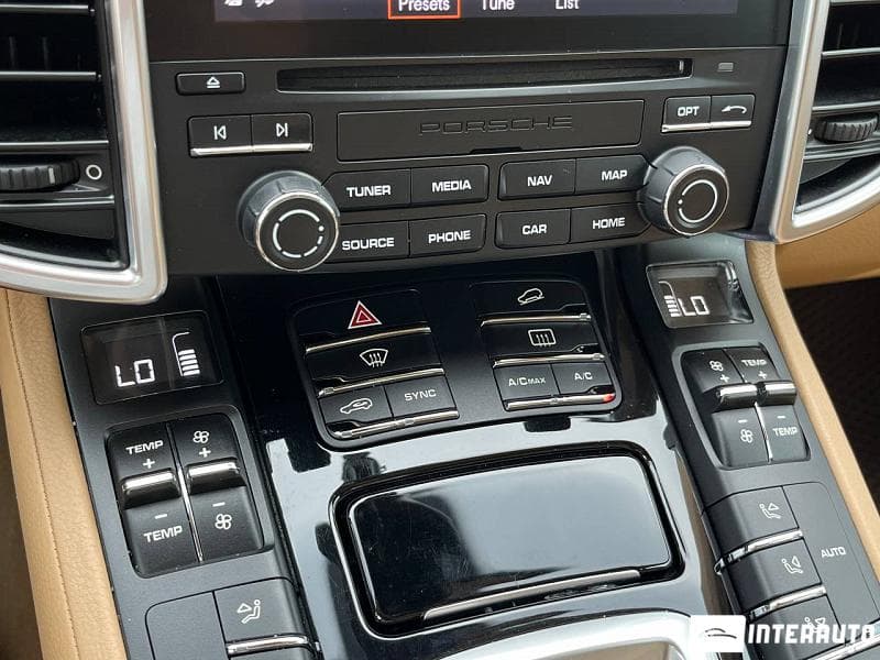 Porsche Cayenne 2016 — Миниатюра 14