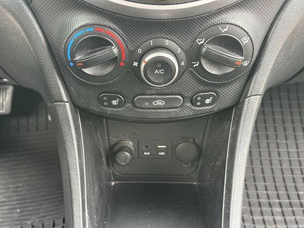 2016 Hyundai Accent — Miniatură 10