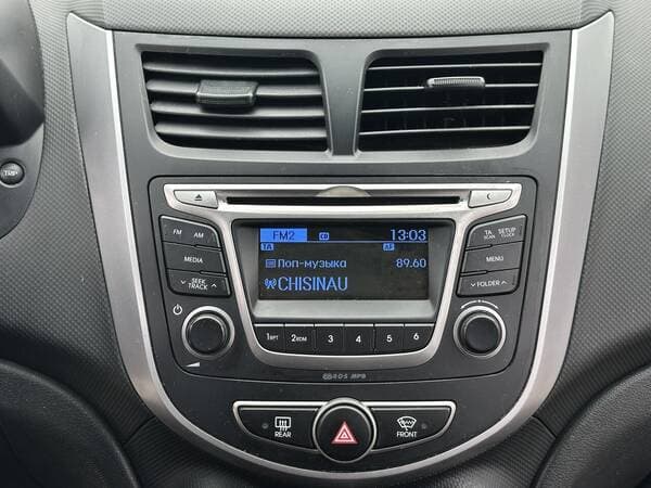2016 Hyundai Accent — Miniatură 9