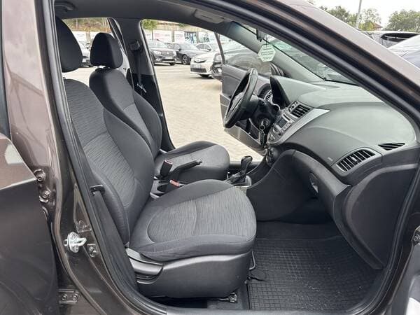 2016 Hyundai Accent — Miniatură 14