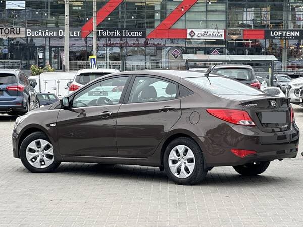 2016 Hyundai Accent — Miniatură 4