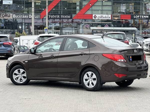 2016 Hyundai Accent — Miniatură 4