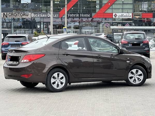 2016 Hyundai Accent — Miniatură 3