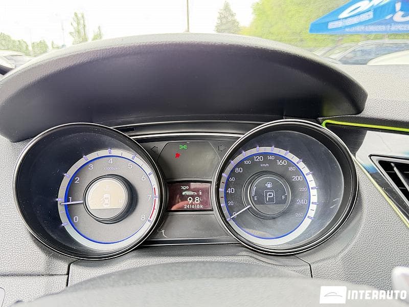 Hyundai Sonata 2011 — Миниатюра 12
