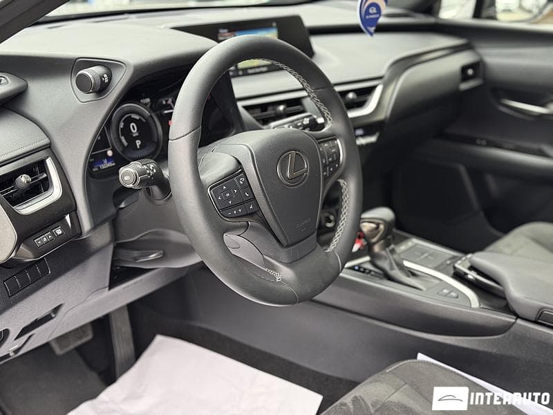 Lexus UX 250h 2019 — Миниатюра 6