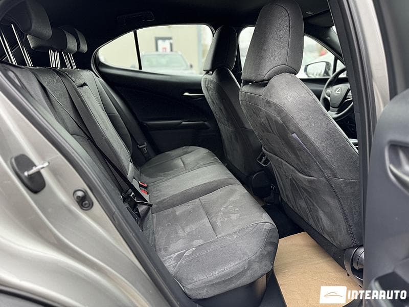 Lexus UX 250h 2019 — Миниатюра 17