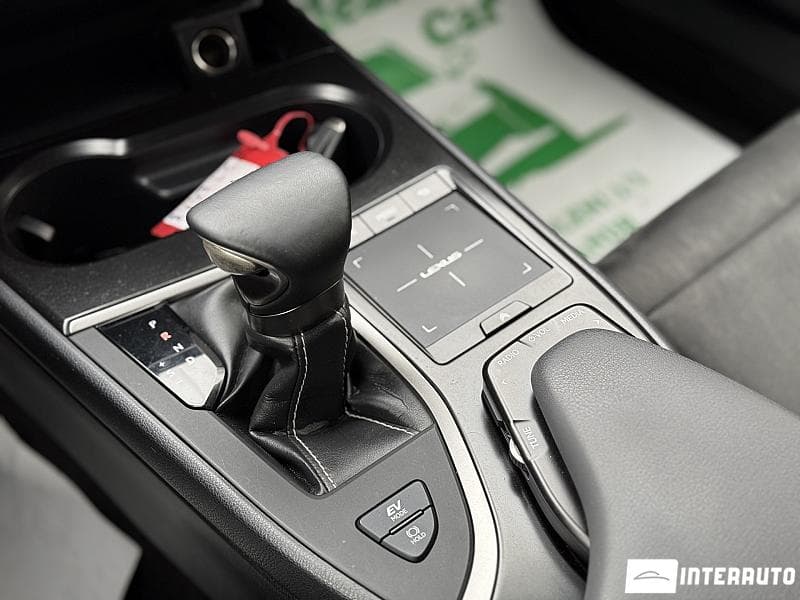 Lexus UX 250h 2019 — Миниатюра 15