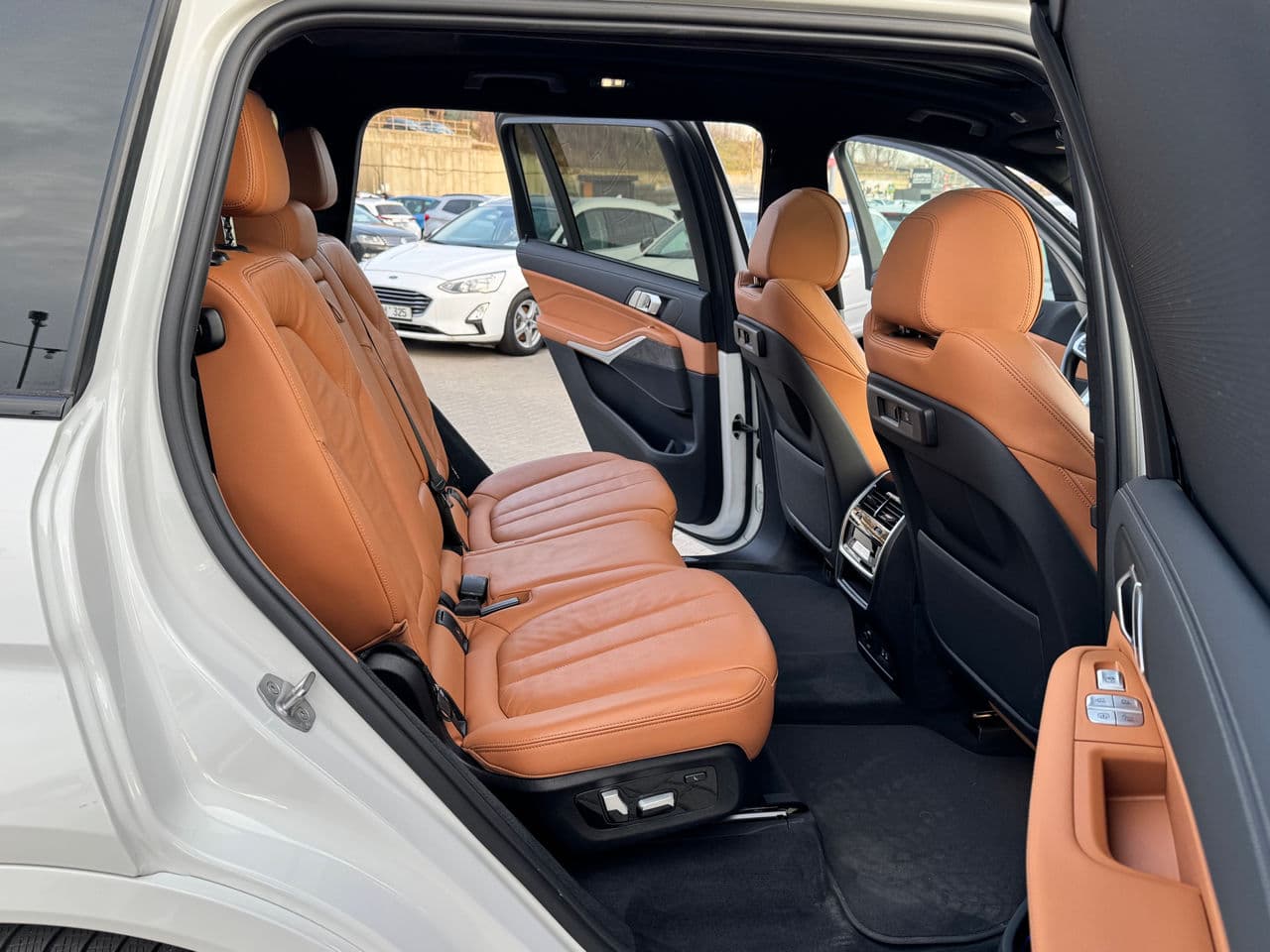 BMW X7 4.0i 2022 — Миниатюра 18
