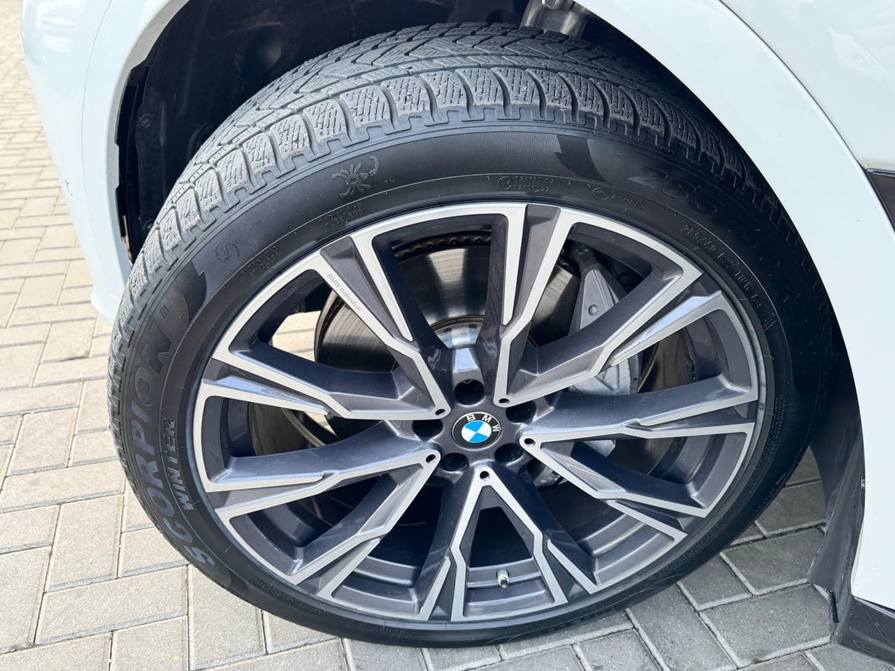 BMW X7 4.0i 2022 — Миниатюра 24