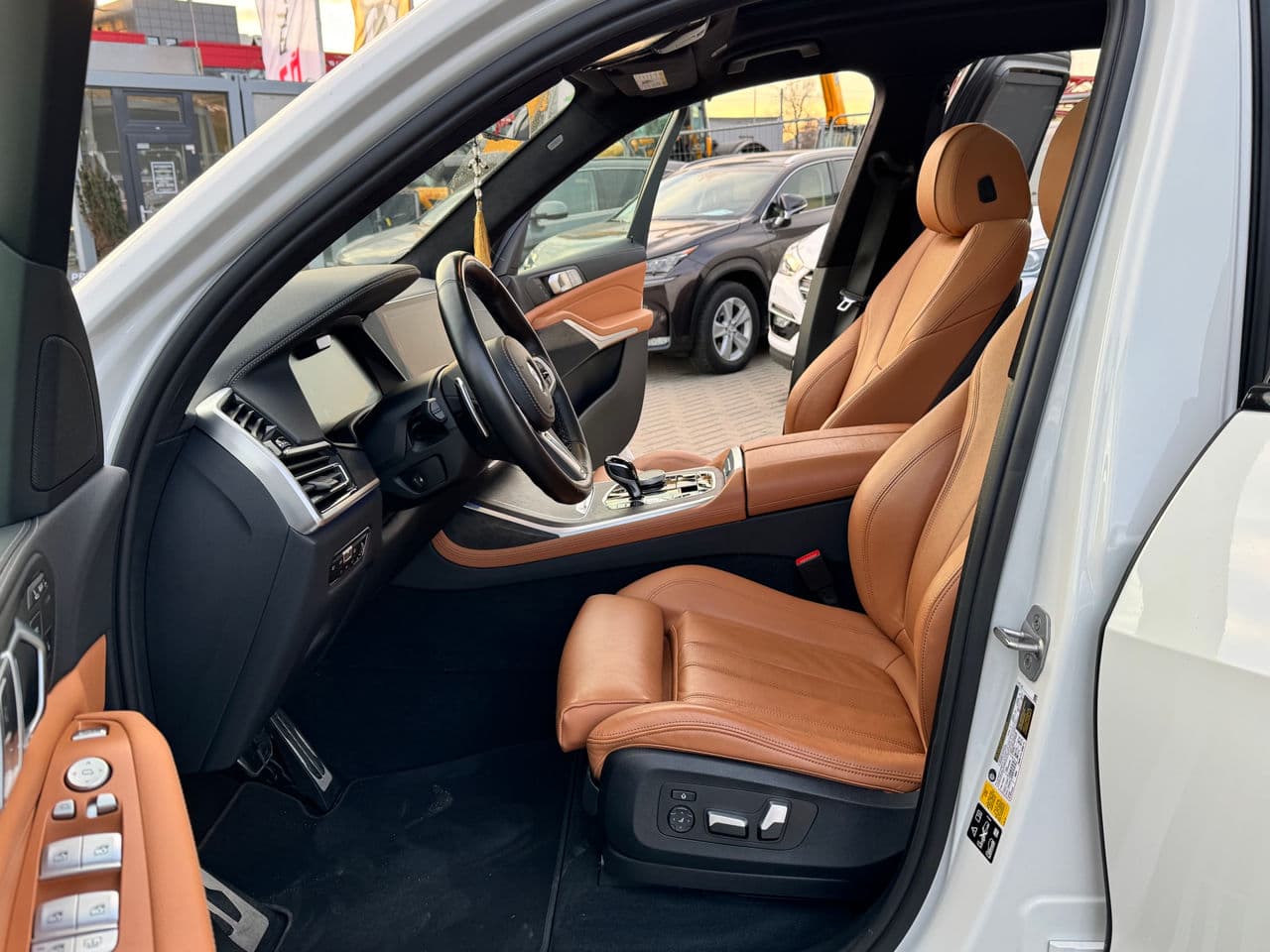 BMW X7 4.0i 2022 — Миниатюра 7