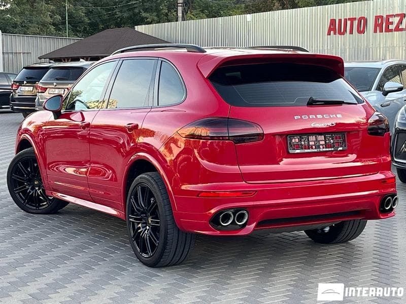 2016 Porsche Cayenne S — Miniatură 2