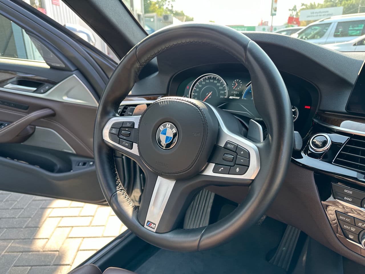 BMW 530e 2018 — Миниатюра 9