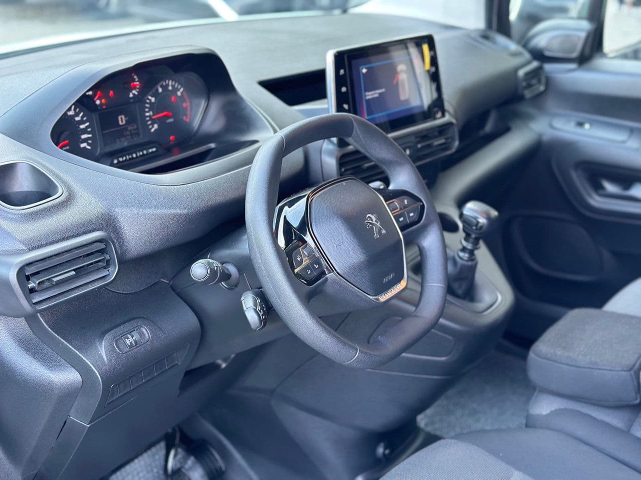 Peugeot Partner 2022 — Миниатюра 9