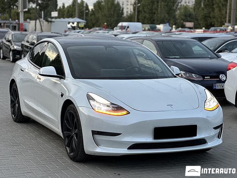 Tesla Model 3 2020 — Миниатюра 3