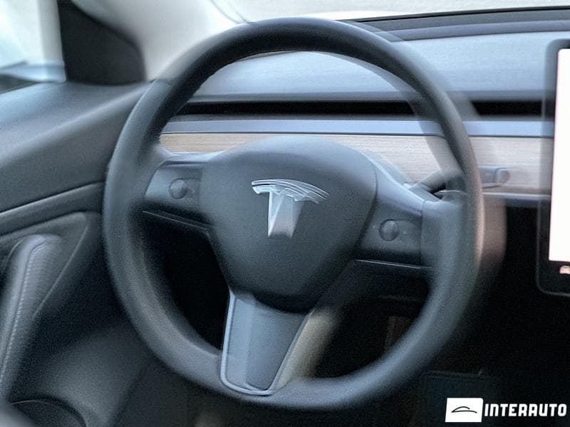 Tesla Model 3 2020 — Миниатюра 7
