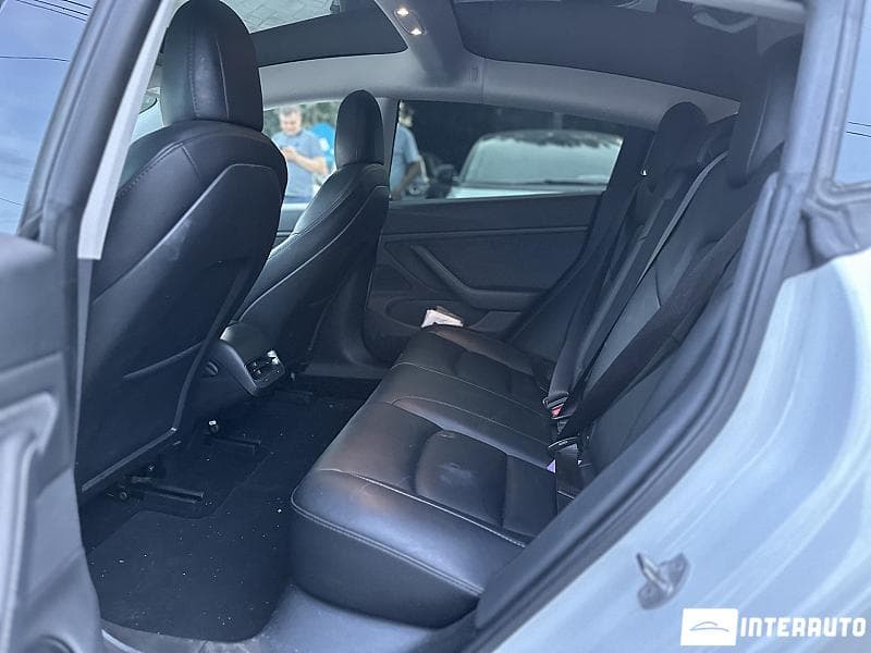 Tesla Model 3 2020 — Миниатюра 12