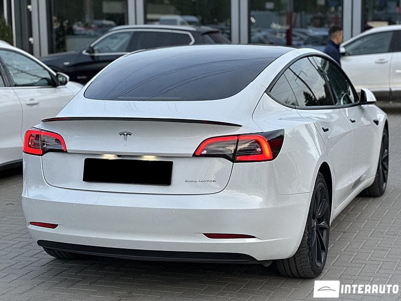 Tesla Model 3 2020 — Миниатюра 4