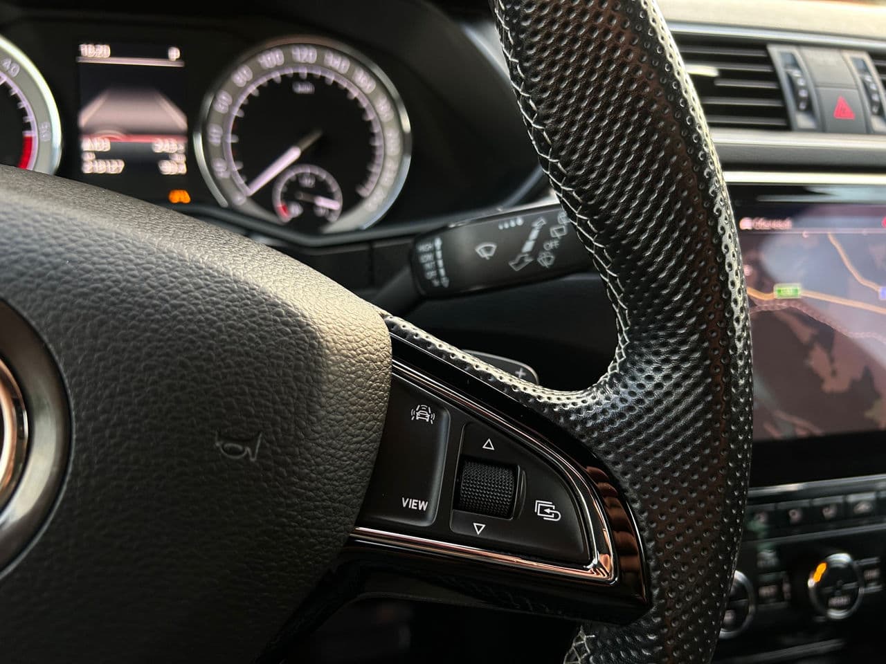 Skoda Superb 2018 — Миниатюра 12