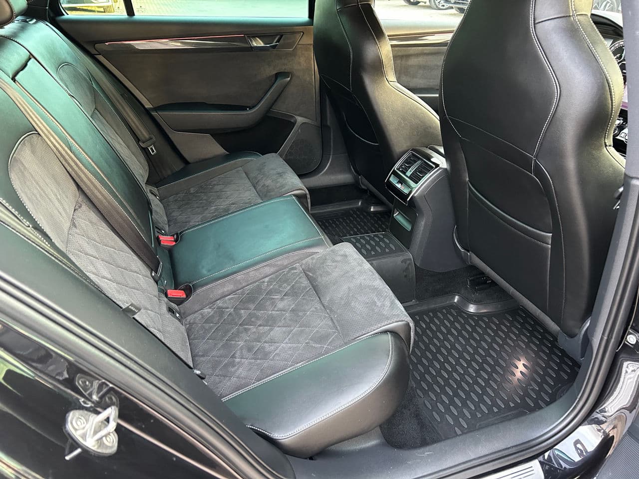 Skoda Superb 2018 — Миниатюра 21