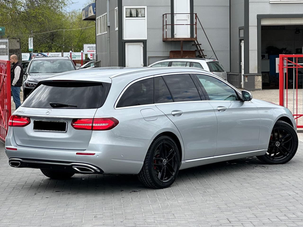 Mercedes E 220 2016 — Миниатюра 3