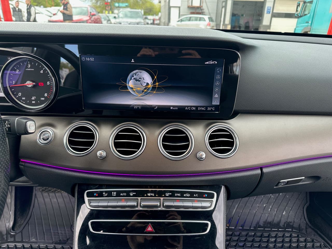 Mercedes E 220 2016 — Миниатюра 11