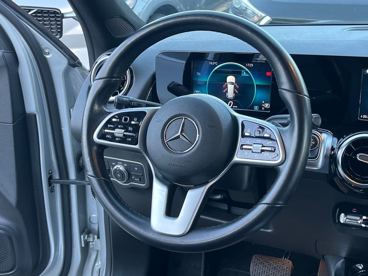 Mercedes GLB 200d 2020 — Миниатюра 10